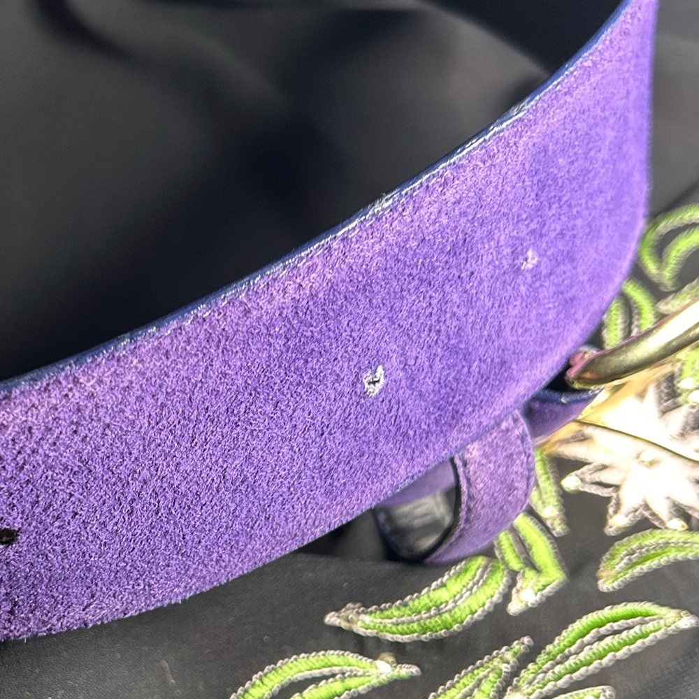 VTG 80s Awesome Purple leather belt with large gold buckle. Size L. - Picture 4 of 7